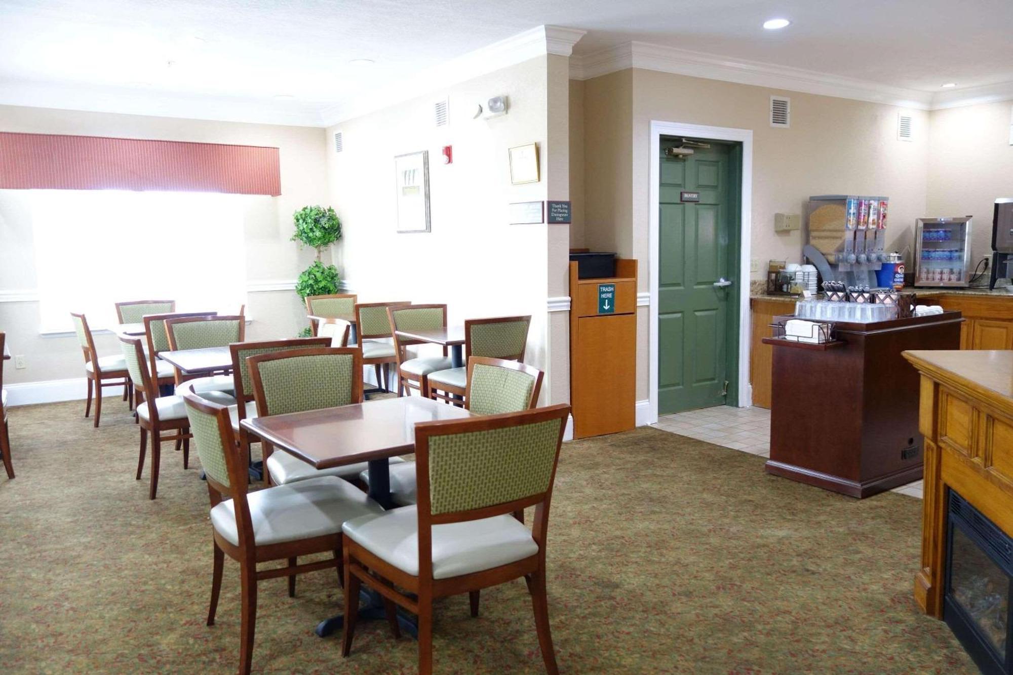 Country Inn & Suites By Radisson, Biloxi-Ocean Springs, Ms Bagian luar foto