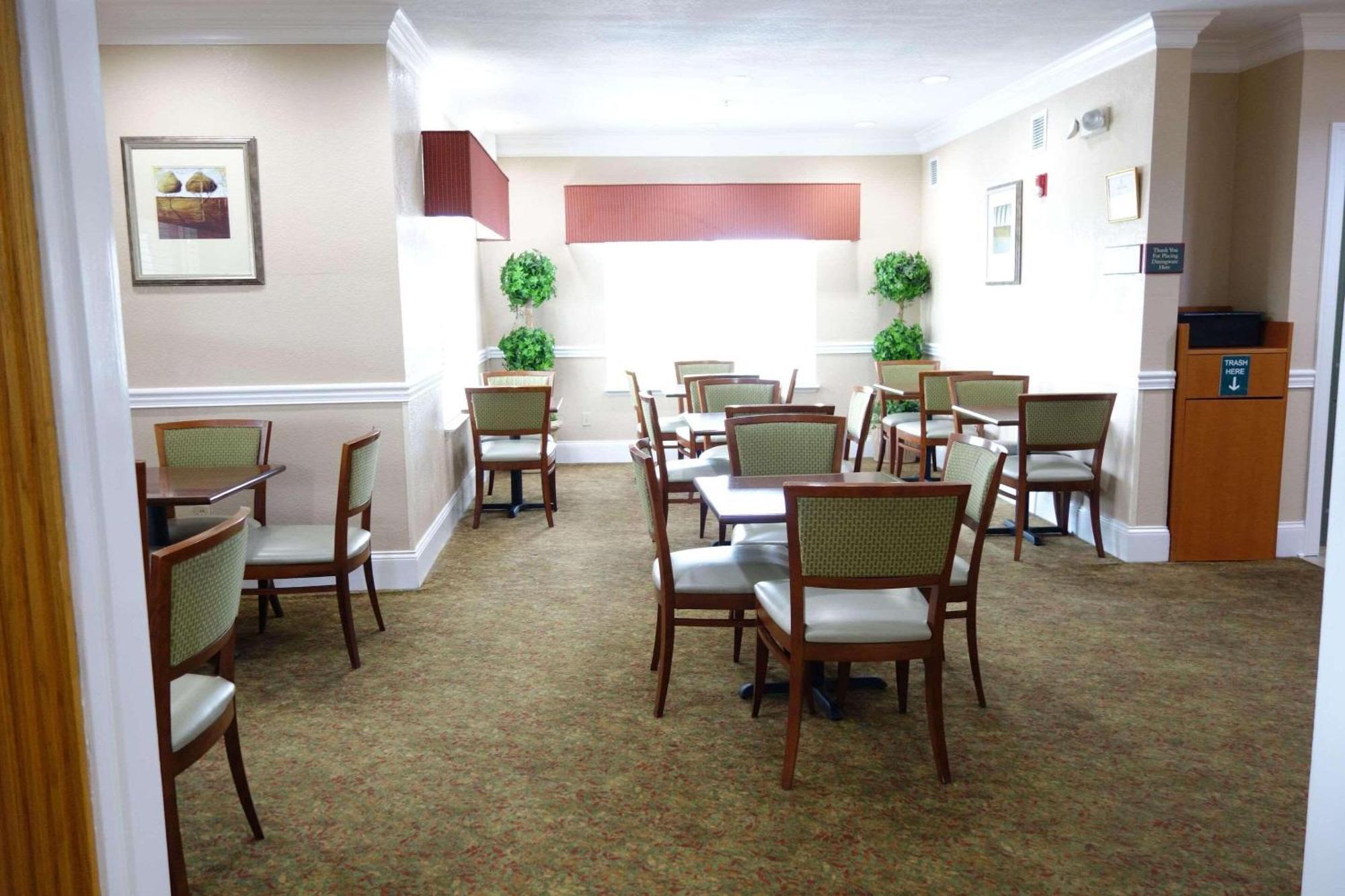 Country Inn & Suites By Radisson, Biloxi-Ocean Springs, Ms Bagian luar foto